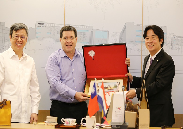 賴清德陪同陳建仁副總統與巴拉圭卡提斯總統參訪南科 認識台南科技產業