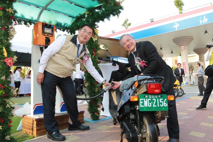 台南首座智慧綠能加油站啟用 