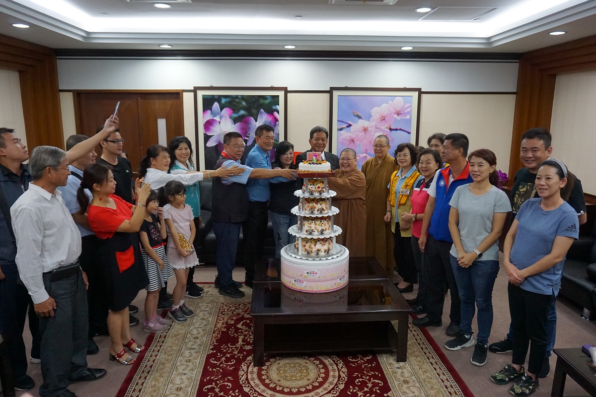 南市議長郭信良57歲生日 藍綠議員到場慶賀