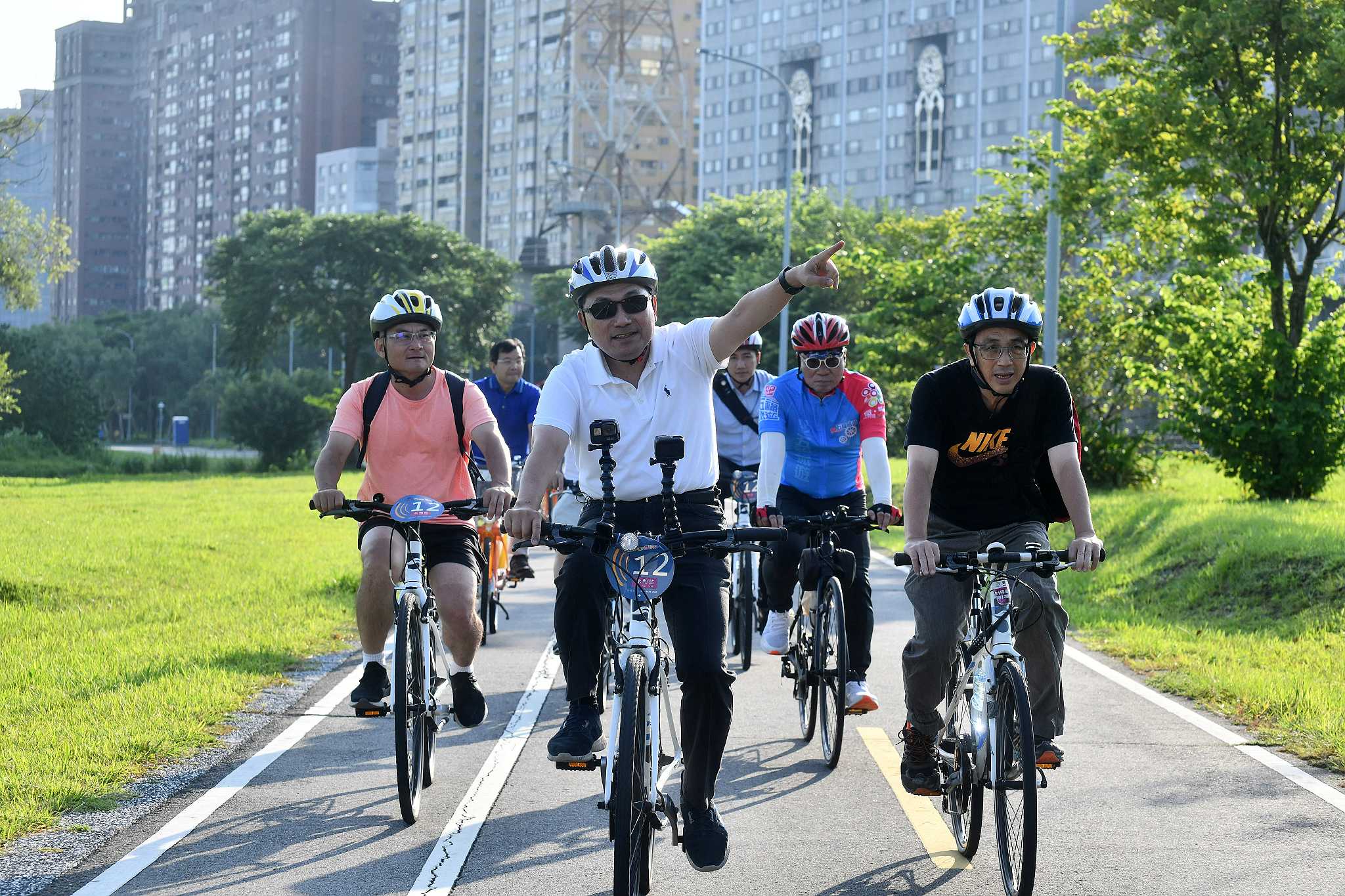 侯友宜體驗單車通勤 鼓勵市民多使用綠色運具
