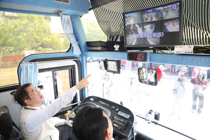 市長親自宣導加裝行車視野輔助系統