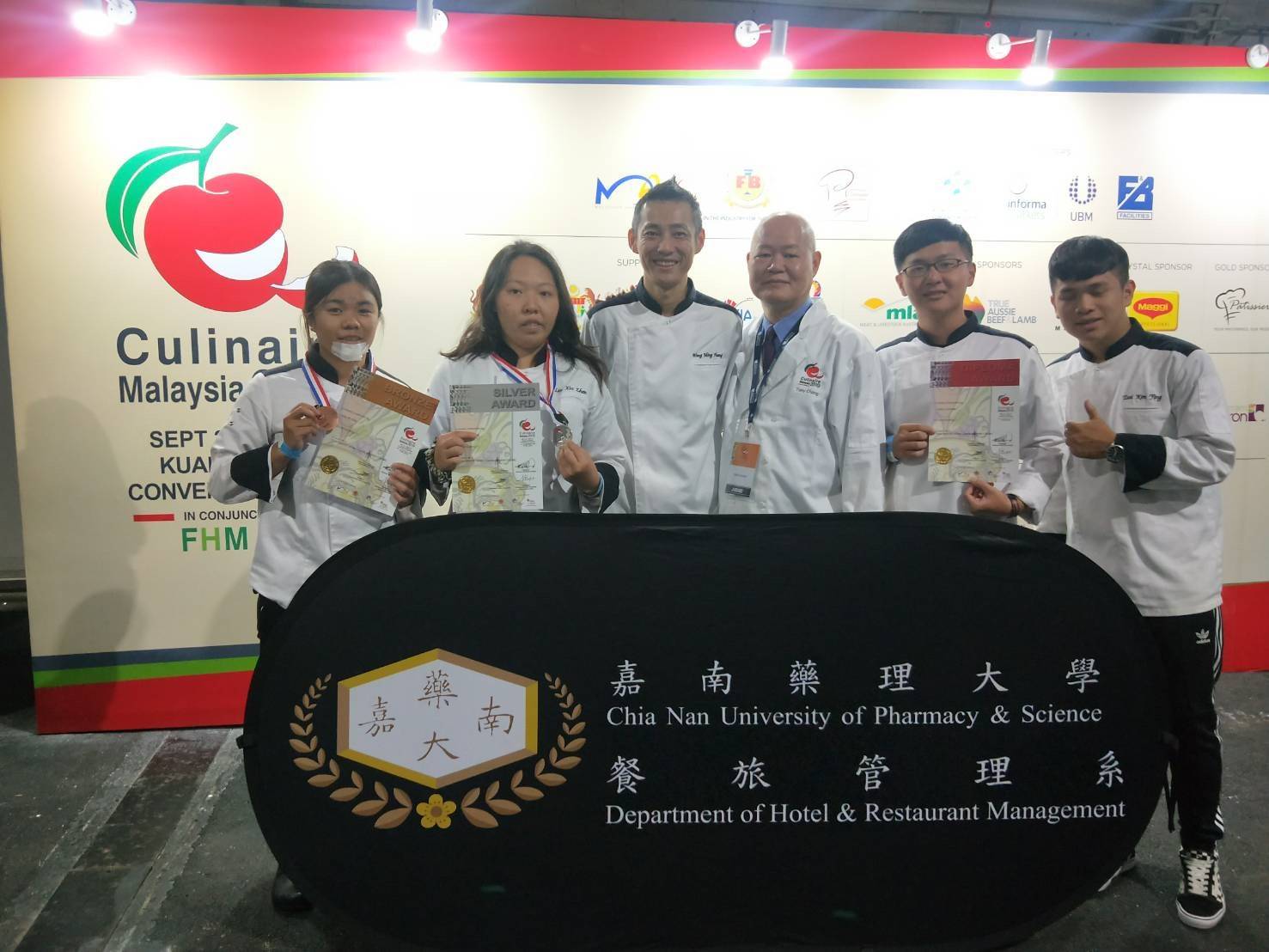 嘉藥學生挑戰國際廚藝競賽  出國比賽好棒棒