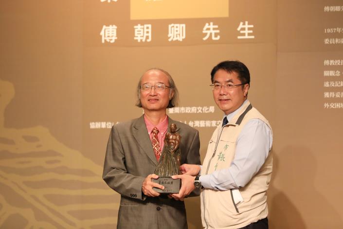 傅朝卿教授獲頒「第八屆臺南文化獎」