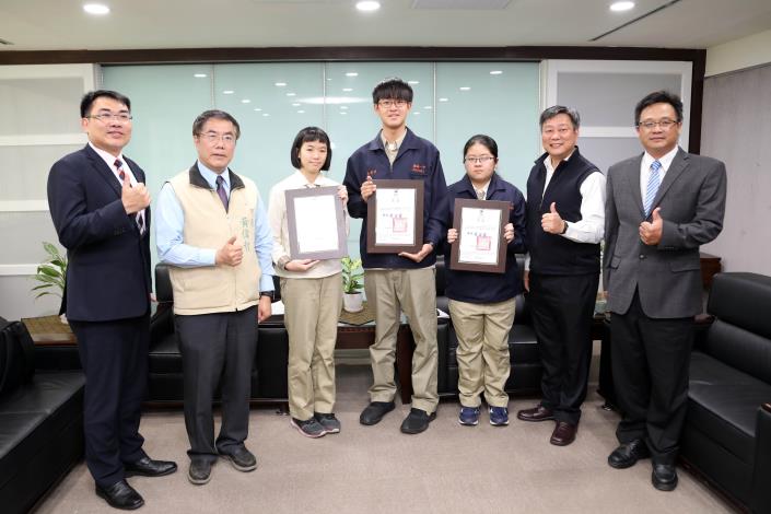 國際國中科學奧林匹亞台灣獲全球第二 黃偉哲嘉勉3位績優學子為台南爭光