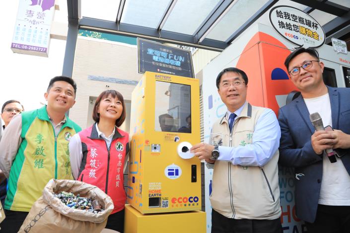 全國首座智慧電池回收機在台南啟動