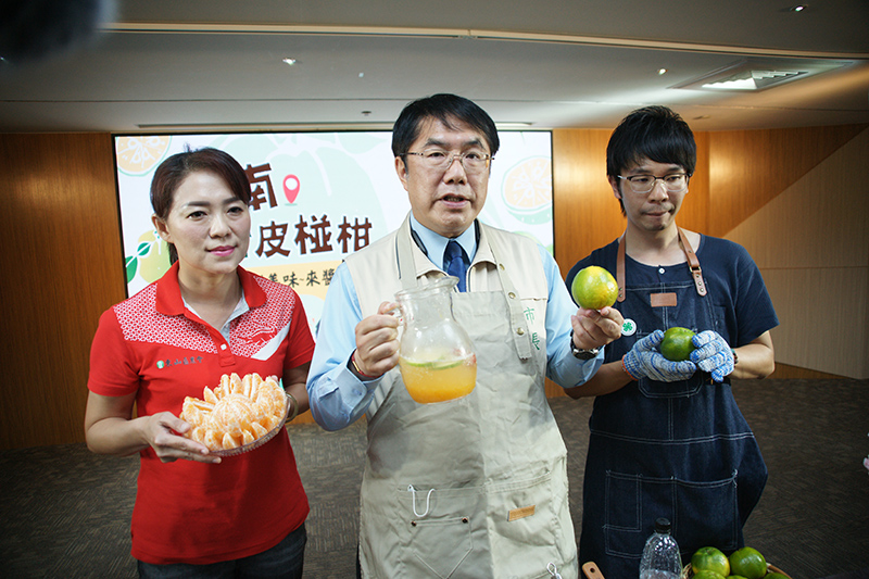 台南東山青皮椪柑搶先全國上市 黃偉哲與果醬男孩推薦台南尚青的健康調味新吃法