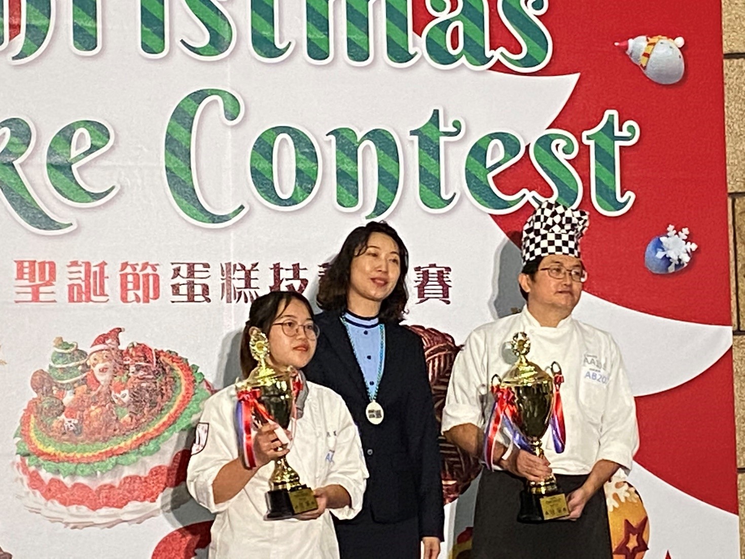 南臺科大餐旅管理系烘焙展實力  征戰台灣蛋糕協會聖誕節蛋糕技藝競賽