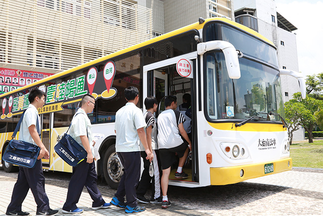 大台南公車台灣好行 33路 與 黃16線 正式開通 秒捷新聞 真實 敏銳 快速 即時呈現事件動態