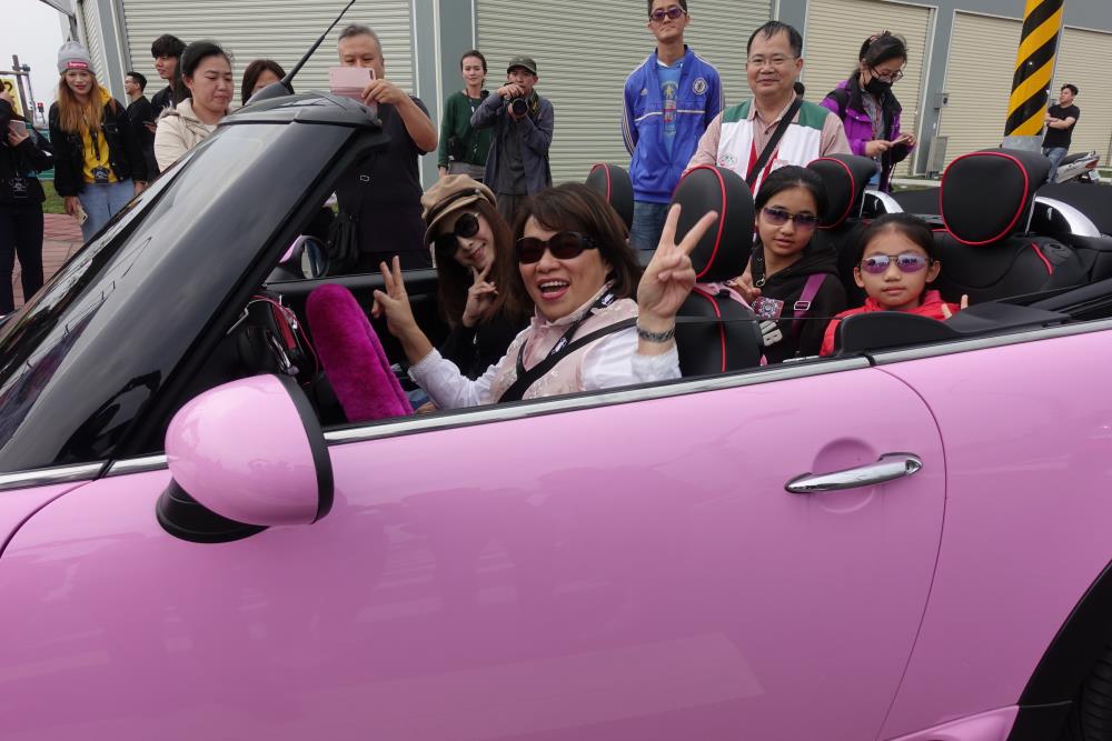 Taiwan MINI庫柏車全國大會師抵嘉 市長感謝車友散播愛心做公益