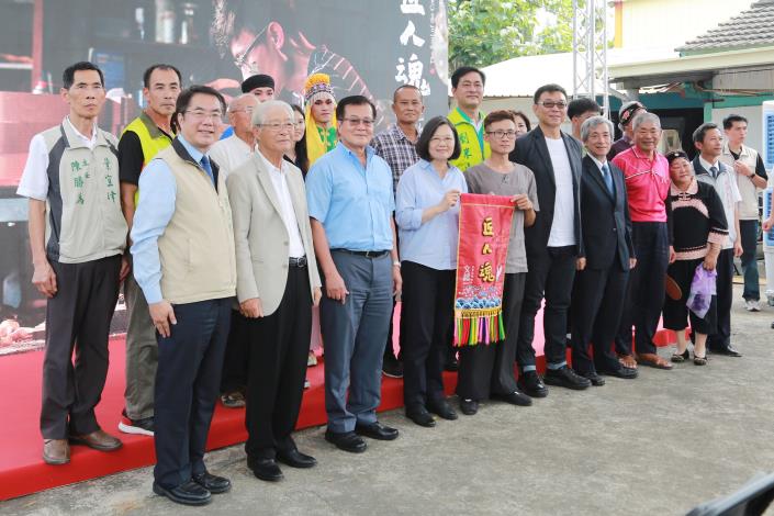 黃市長出席《匠人魂》製月琴篇影片發布會 肯定林宗範師傅傳承台灣傳統文化的貢獻