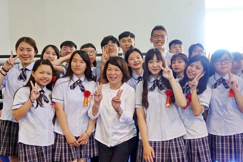 黃敏惠市長參加立仁高中第46屆畢業典禮 鼓勵同學勇敢逐夢