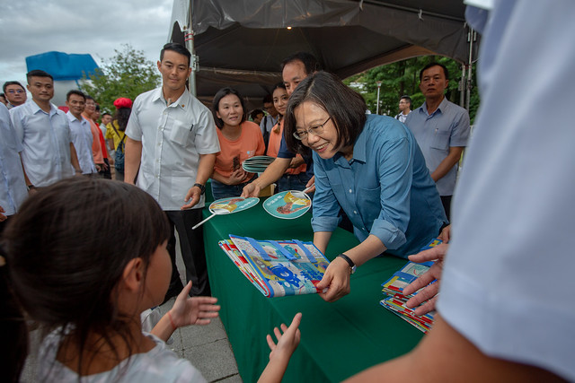 總統出席「臺東熱氣球光雕音樂會」暨「國際原住民音樂節」