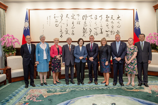 接見英國會議員團　總統：臺英高層互訪頻繁並建立多項固定對話機制　盼支持洽簽自由貿易協定