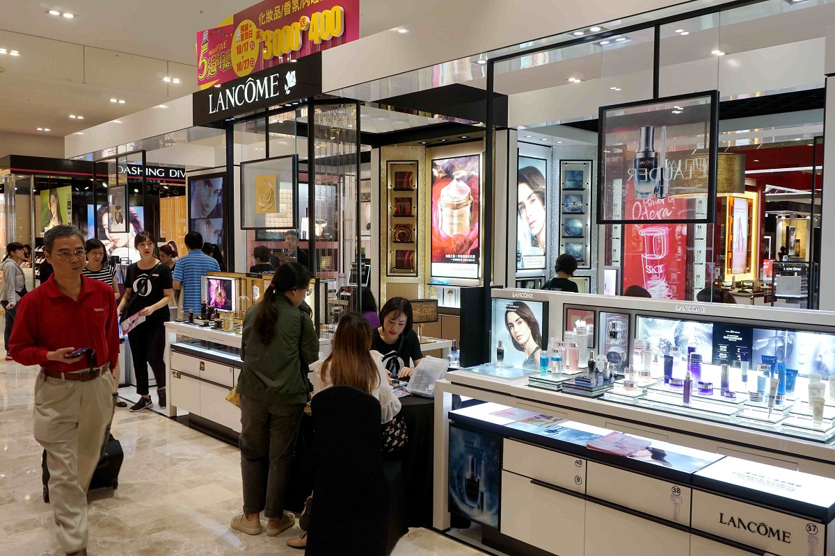 南紡購物中心週年慶開跑  限量美妝保養品組引排隊人潮