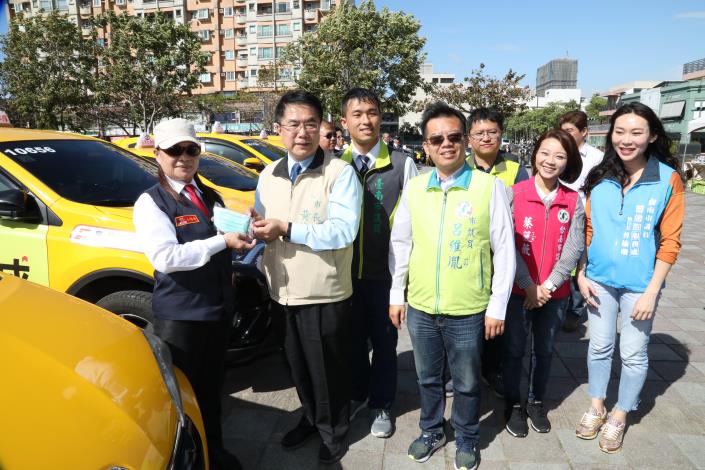 交通部每日4200片口罩供臺南計程車司機購買