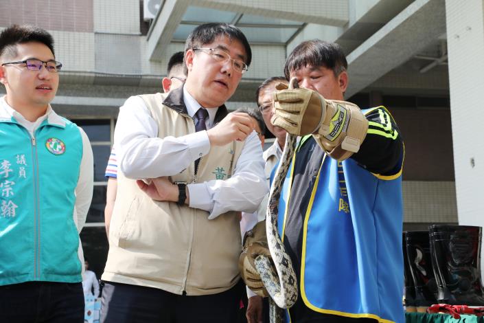 台南捕蜂捉蛇專責化  提供24小時專責化服務