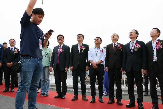 大港橋畔遊艇集團婚禮  陳其邁祝福新人百年好合、白頭偕老