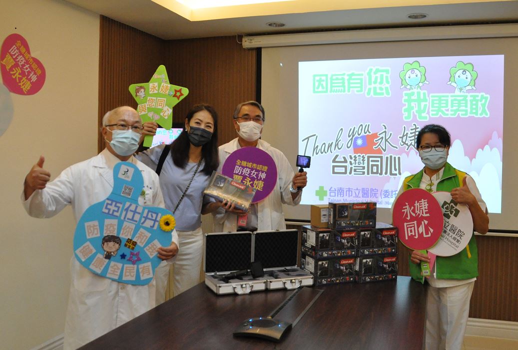 賈永婕現身台南   台南市立醫院獲贈電子喉頭鏡與PAPR 