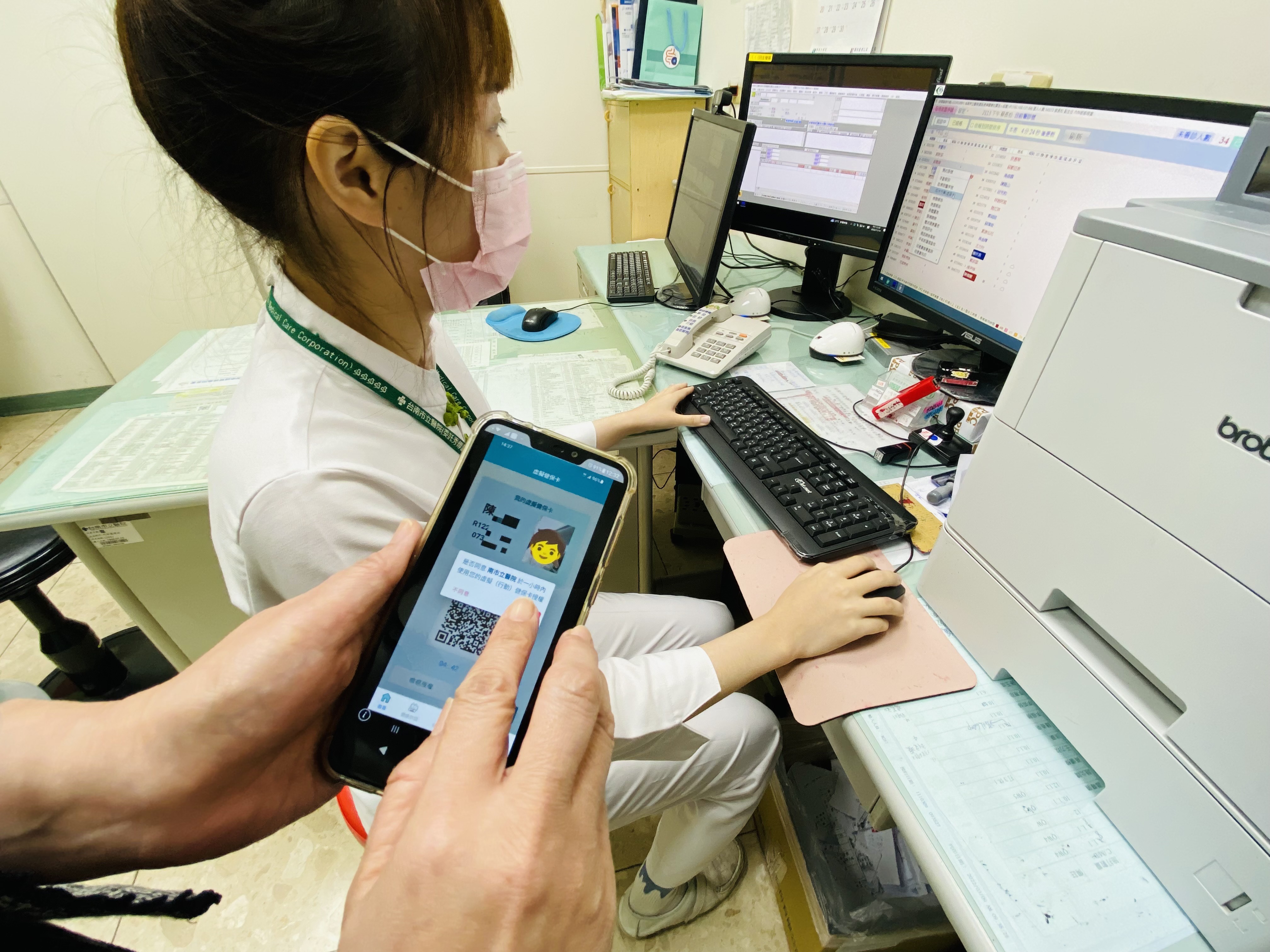 手機隨行即能看診  南市醫啟用虛擬健保卡