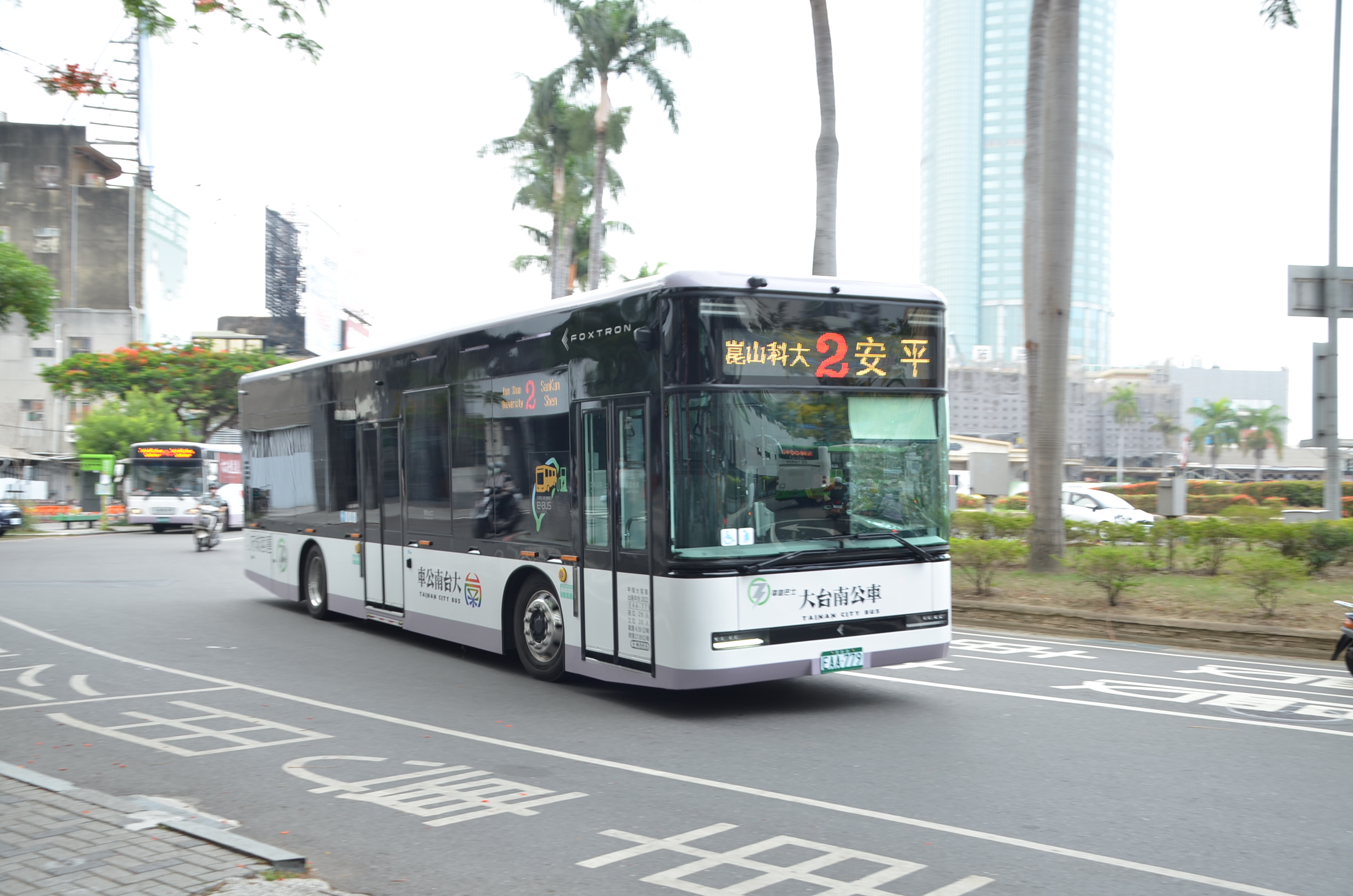 黃偉哲市長提出公車4年汰換139輛計畫  籲請中央支持補助