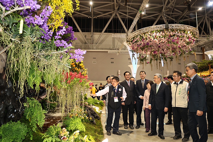 黃偉哲陪同陳建仁參觀世界蘭花展 呈現台灣蘭花魅力與產業活力