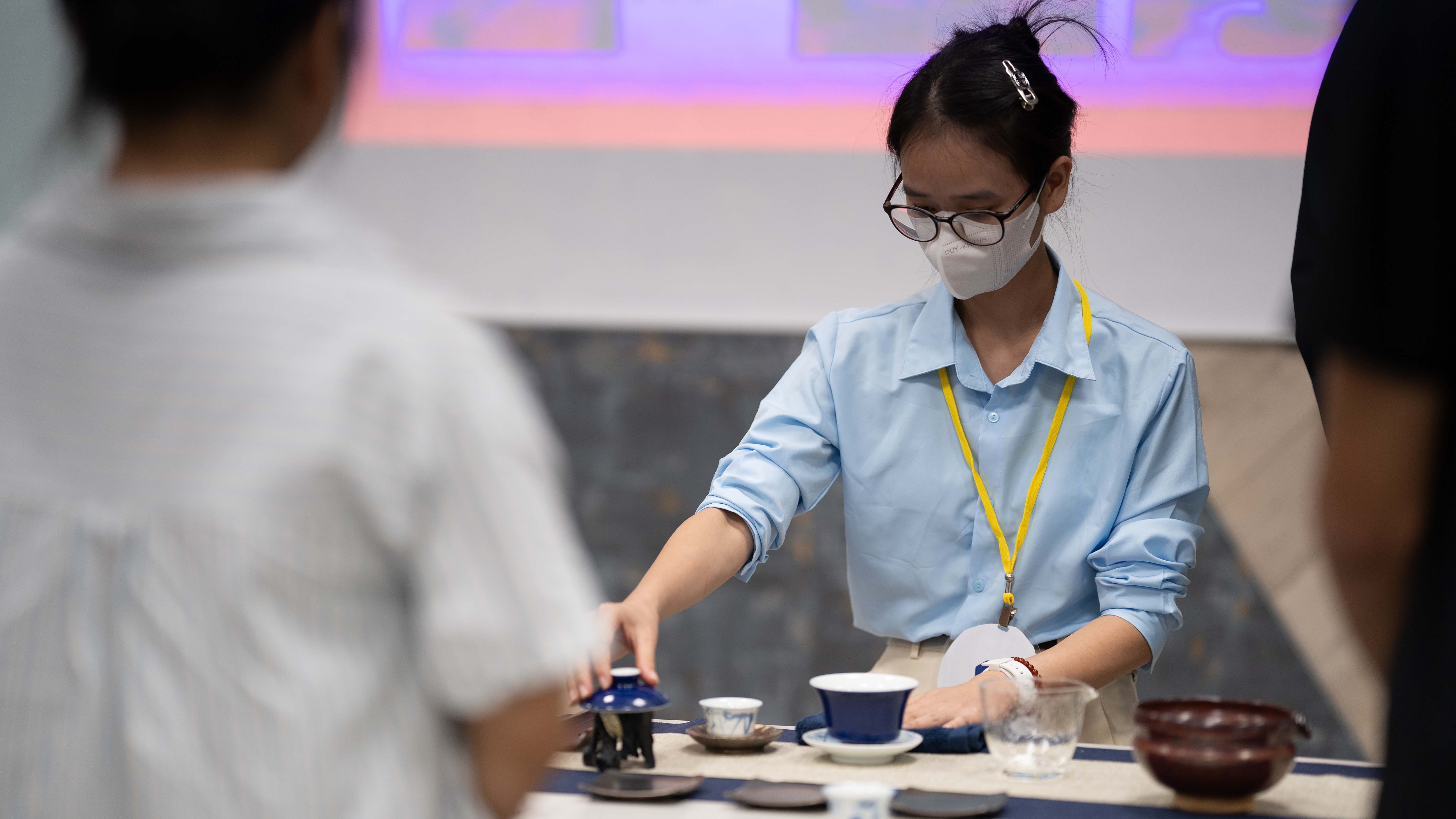 南臺科大人文社會學院攜手振發茶行 帶領師生體驗台灣茶藝 促文化交流